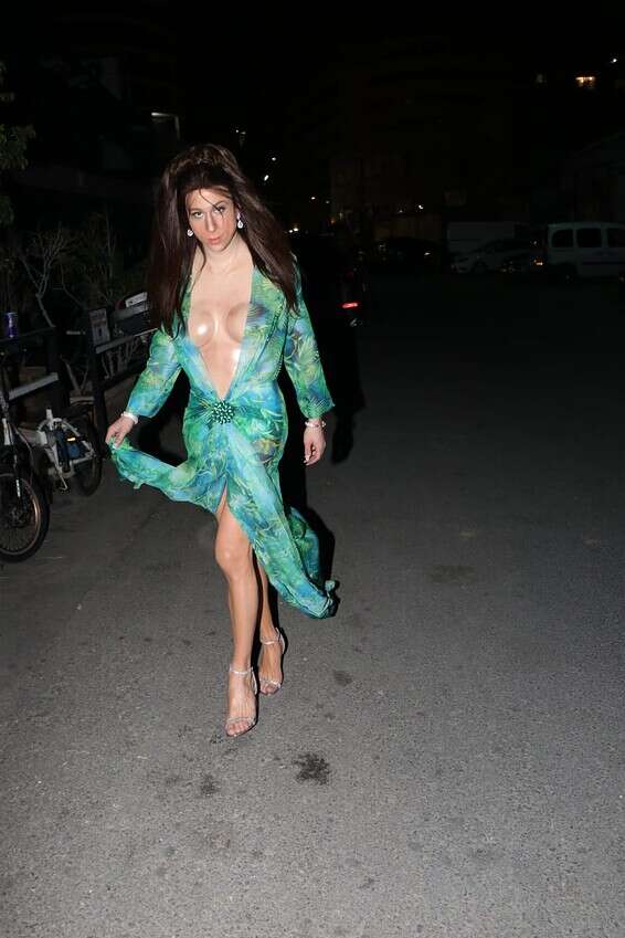 טום באום במחווה לג'ניפר לופז // צילום: רפי דלויה